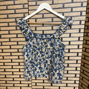 Roan & Ryan Blue Floral‎ Top Size Small
